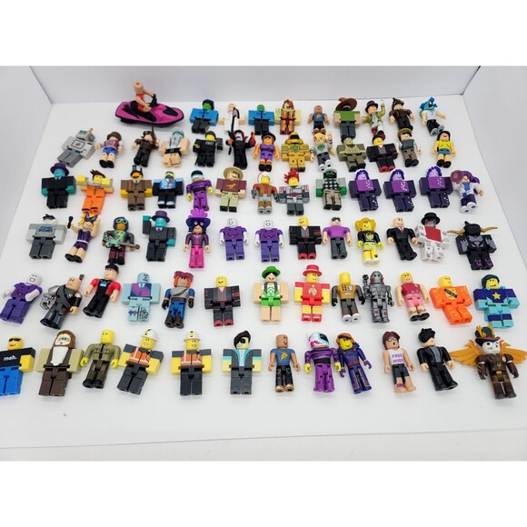 Lot of Random Mix Roblox Toys Action Figures, weapons  Roblox Mixed Lot of 73 Figures Plus Accessories No CODES